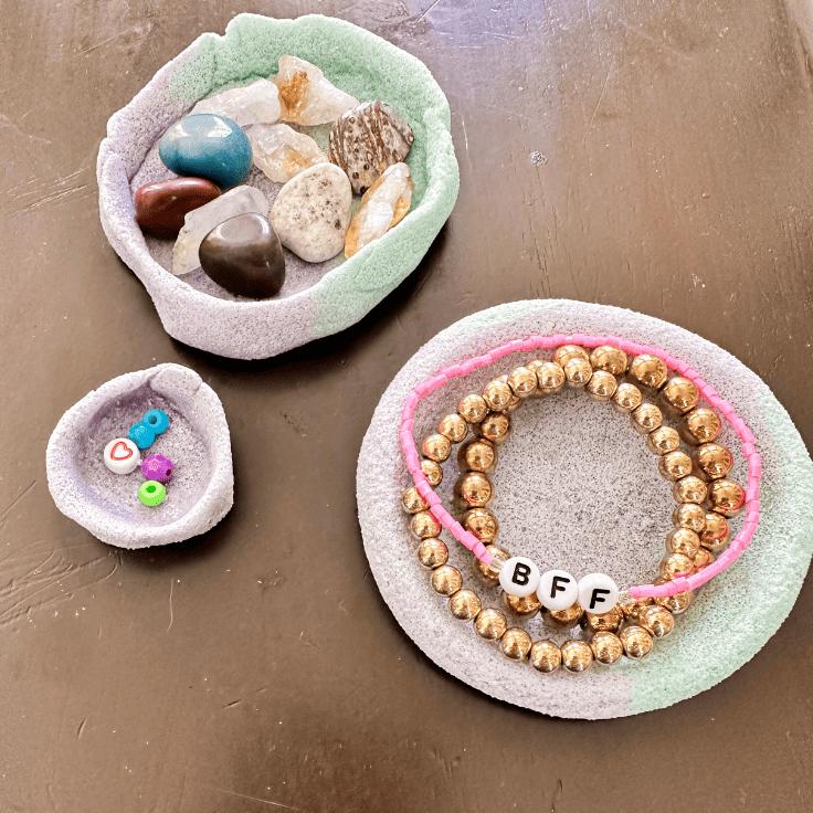 Kleine bemalte Salzteig-Schale für Ringe und Schmuck