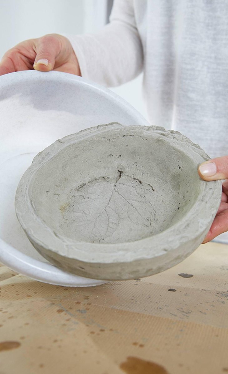 Betonschale mit Holzstruktur
