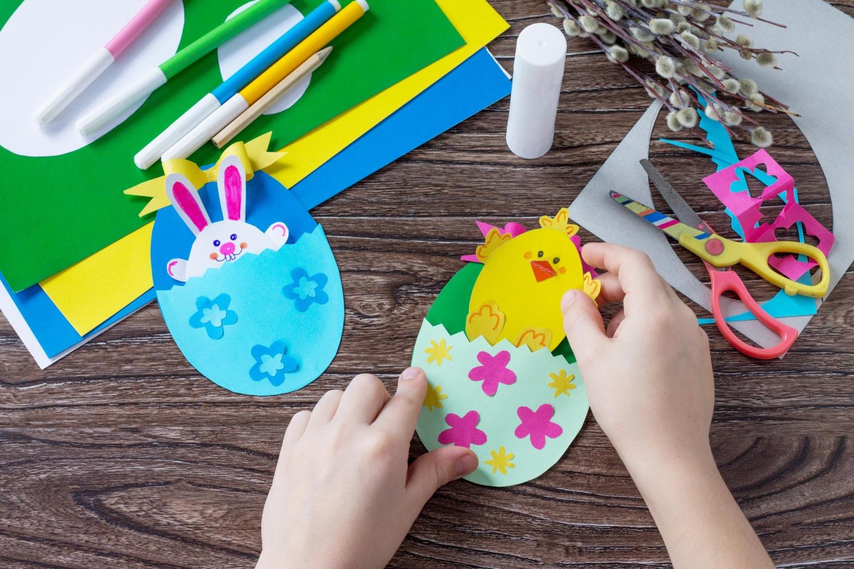 Bunte Papier Ostereier basteln Kinder