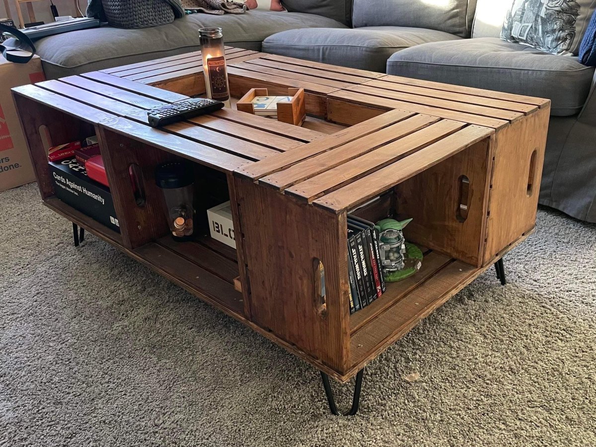 Couchtisch aus alten Holzkisten