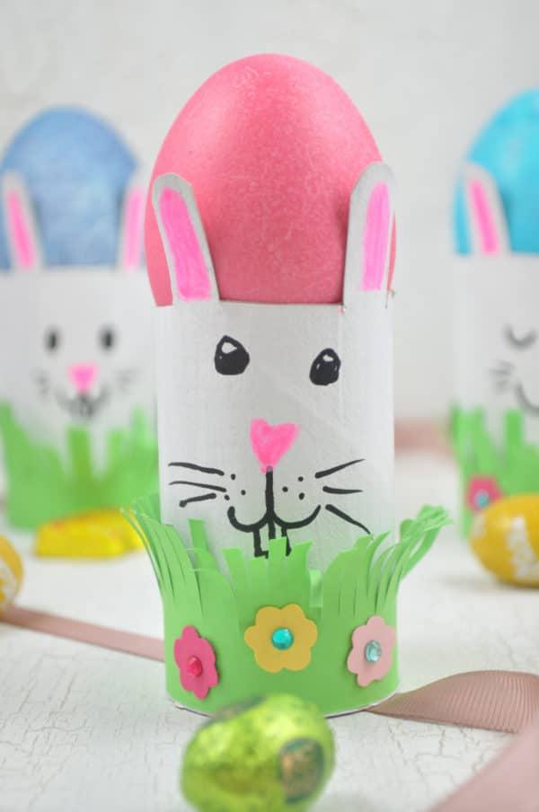 Eierbecher aus Klopapierrolle