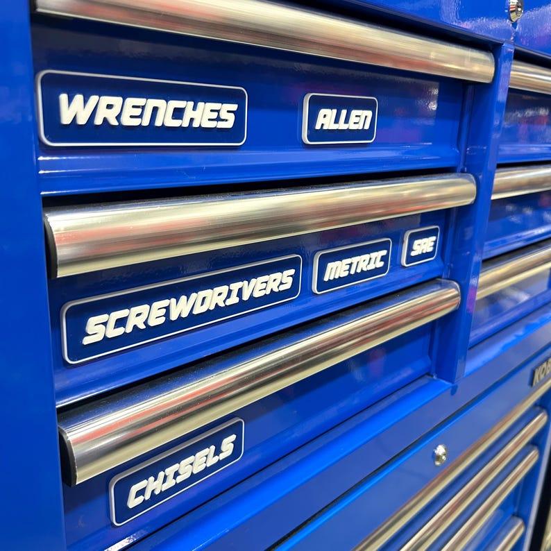 Werkzeugschubladen mit Etiketten