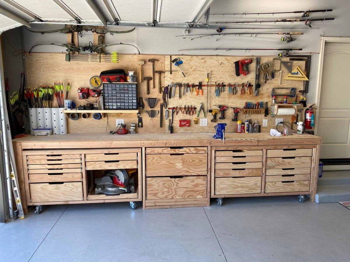Stabile Werkbank in kleiner Garage