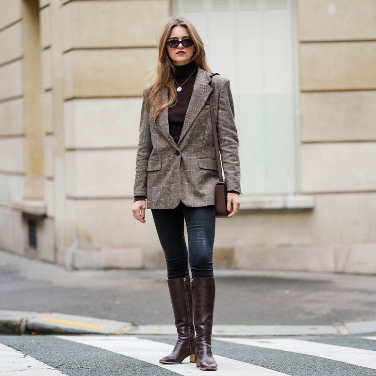 Elegantes Damenoutfit mit Blazer und Stiefeln