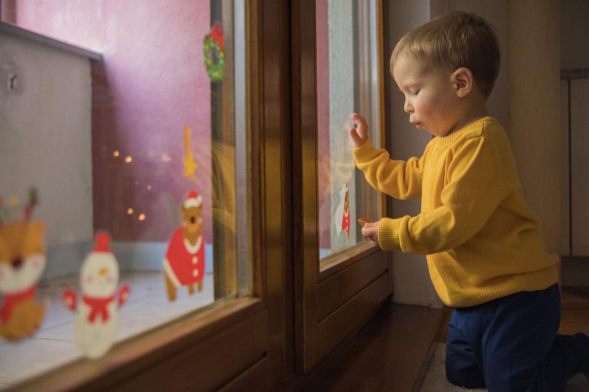 Weihnachtliche Fensterbilder basteln