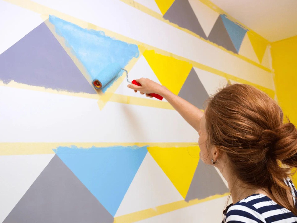 Geometrische Muster mit Kreidefarbe Wand