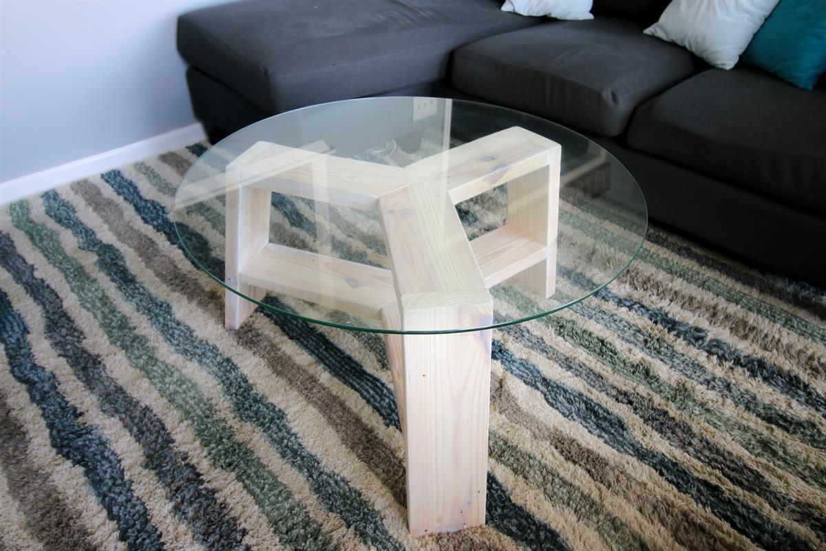 Glas Couchtisch mit Holzrahmen