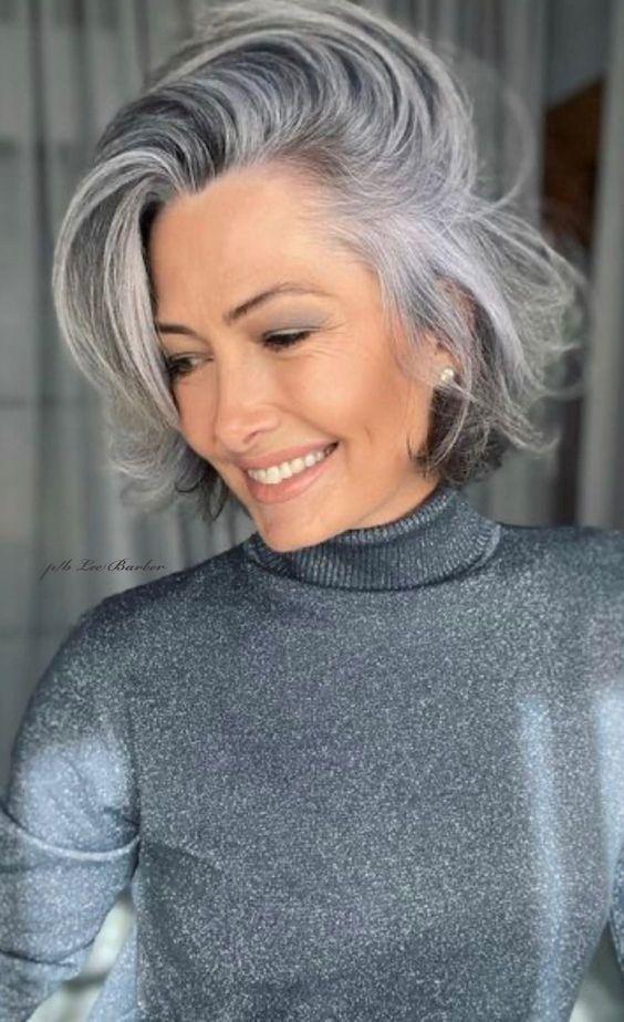 Moderne graue Haare Frau
