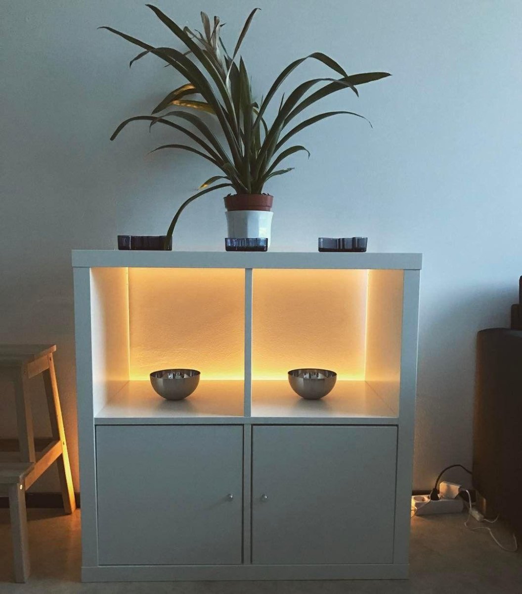 Kallax Regal mit Holzdetails und LED