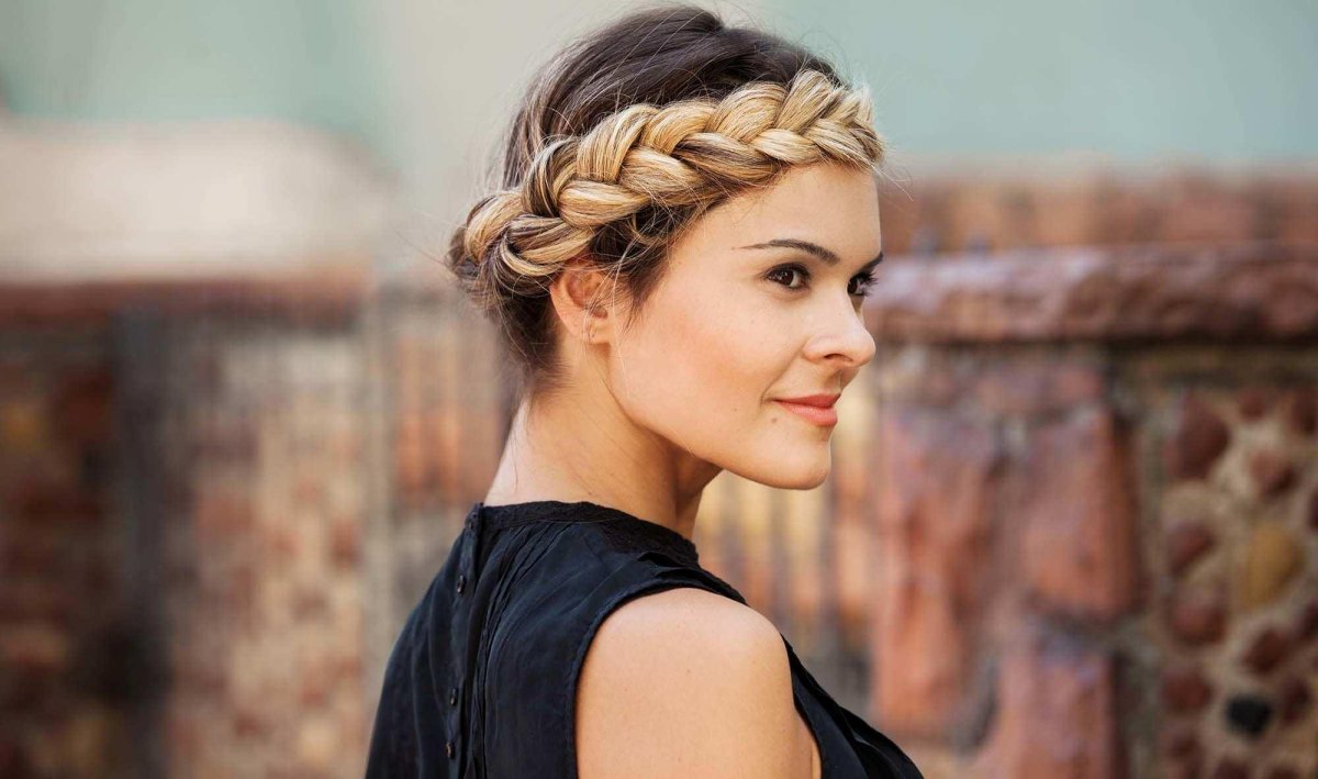 Kranzflechtfrisur verspielter Look