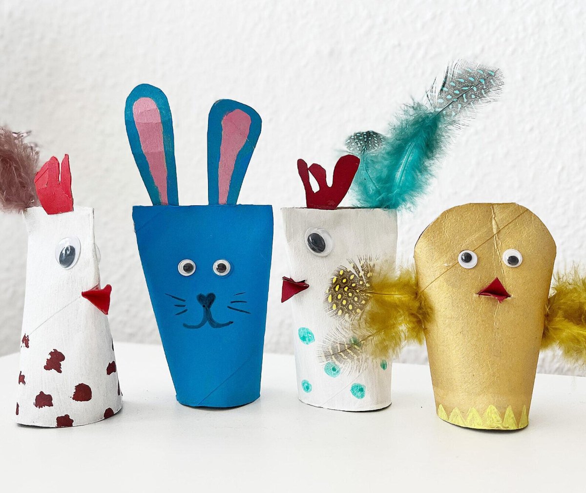 Lustige Osterfiguren mit Accessoires