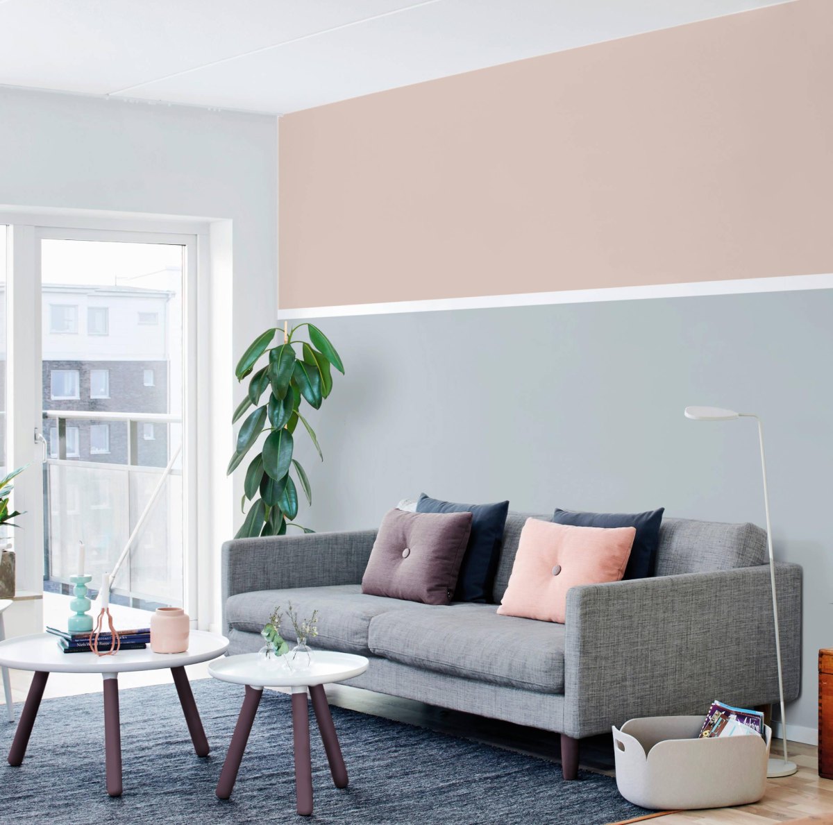 Wohnzimmer mit mehreren Wandfarben