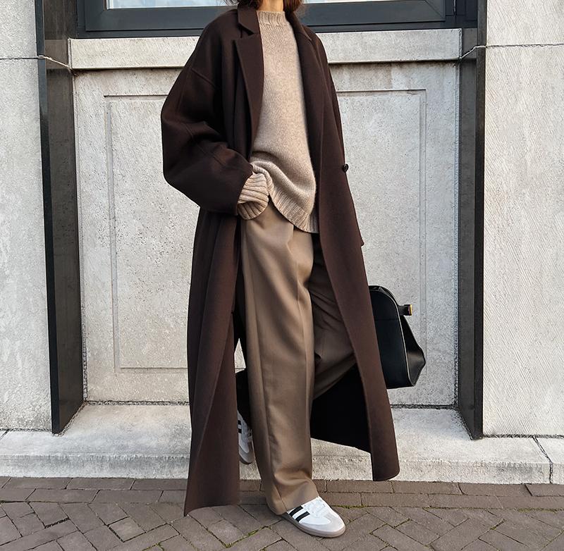 Monochromes Herbstoutfit in Camel, Beige und warmem Braun