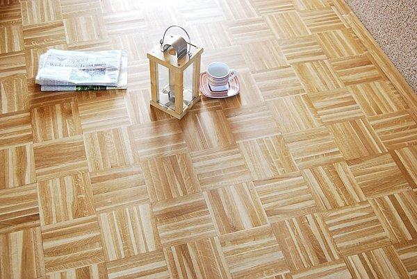 Filigranes Mosaikparkett mit Muster