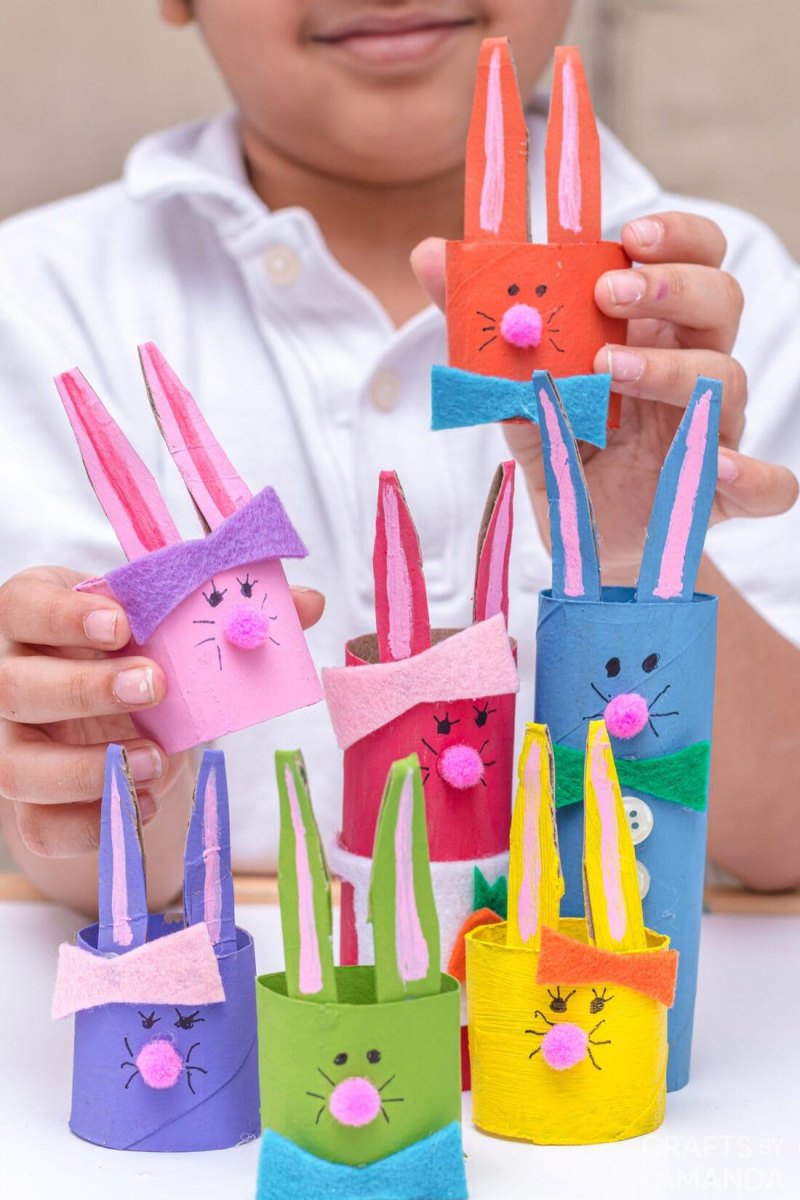 Hasenfamilie aus Rollen