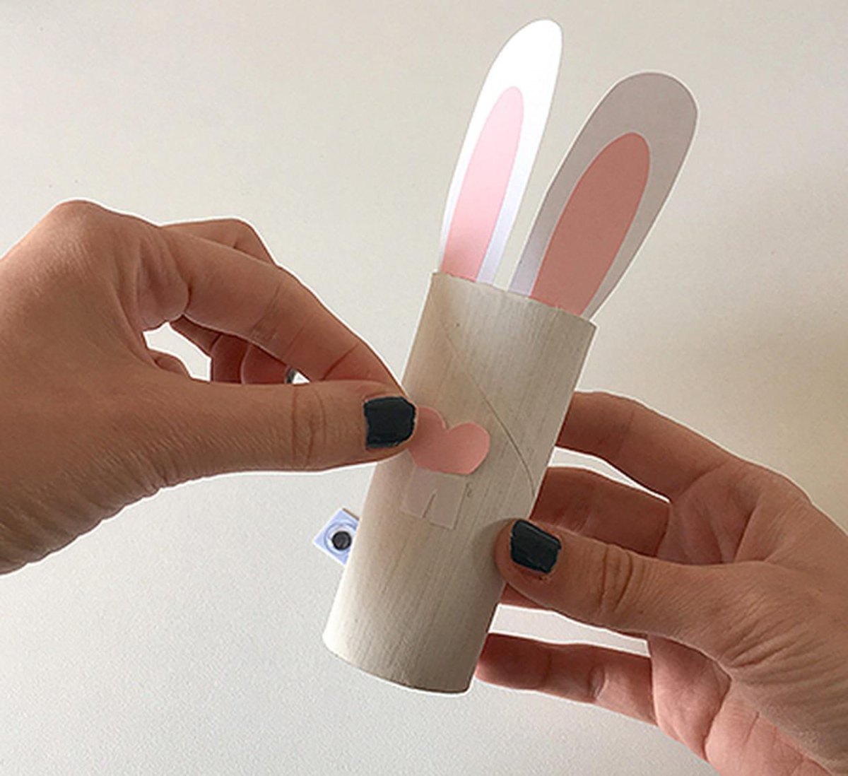 Osterhase mit Papierohren