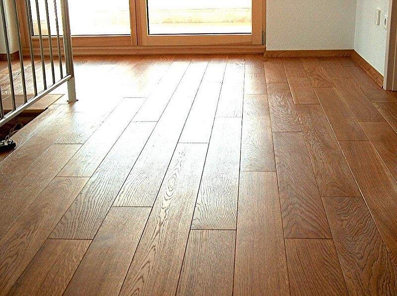 Minimalistischer Parallelverband Parkett