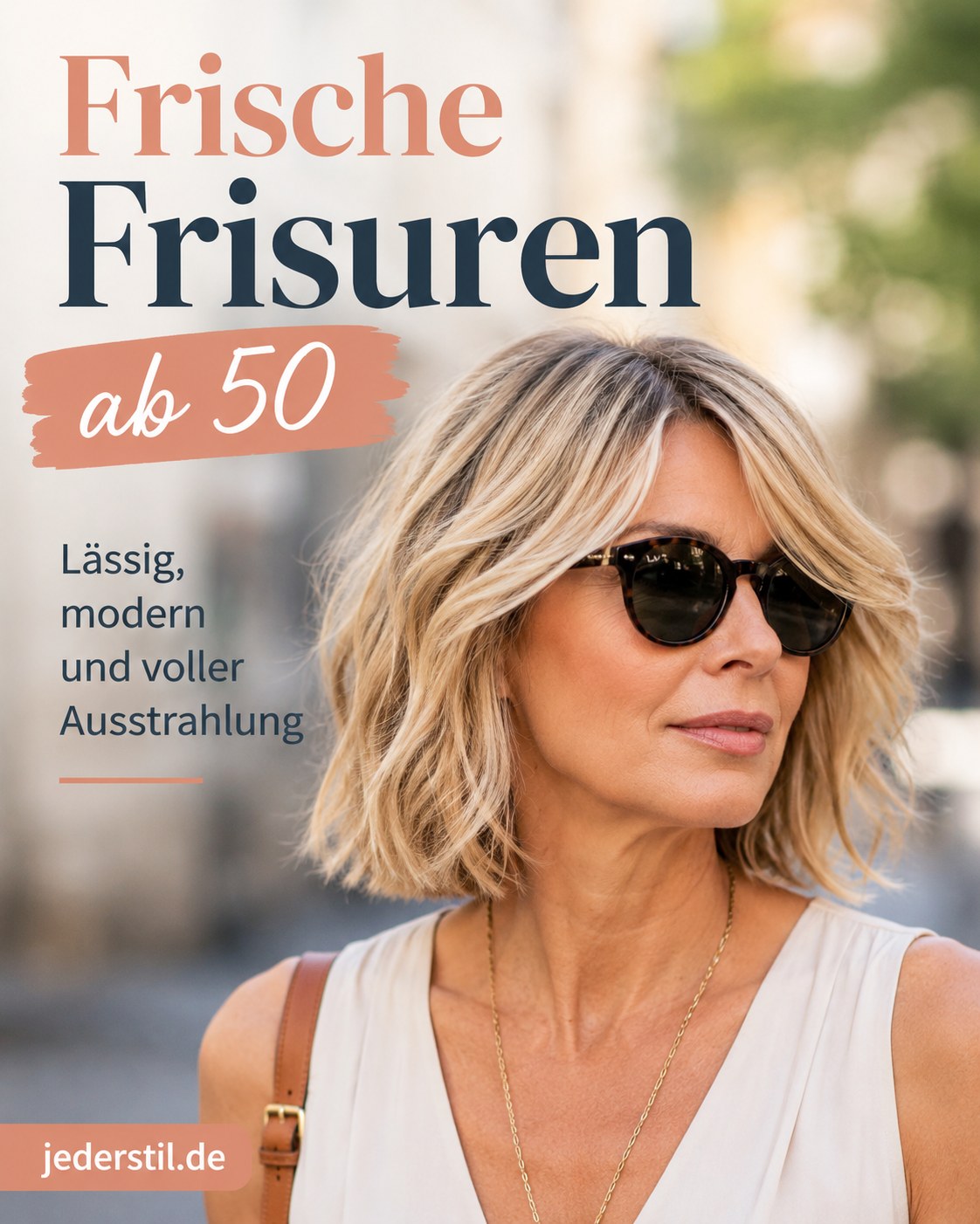 Lässige Wellen im Lob beweisen, dass peppige Frisuren ab 50 auch mit mehr Länge lässig aussehen