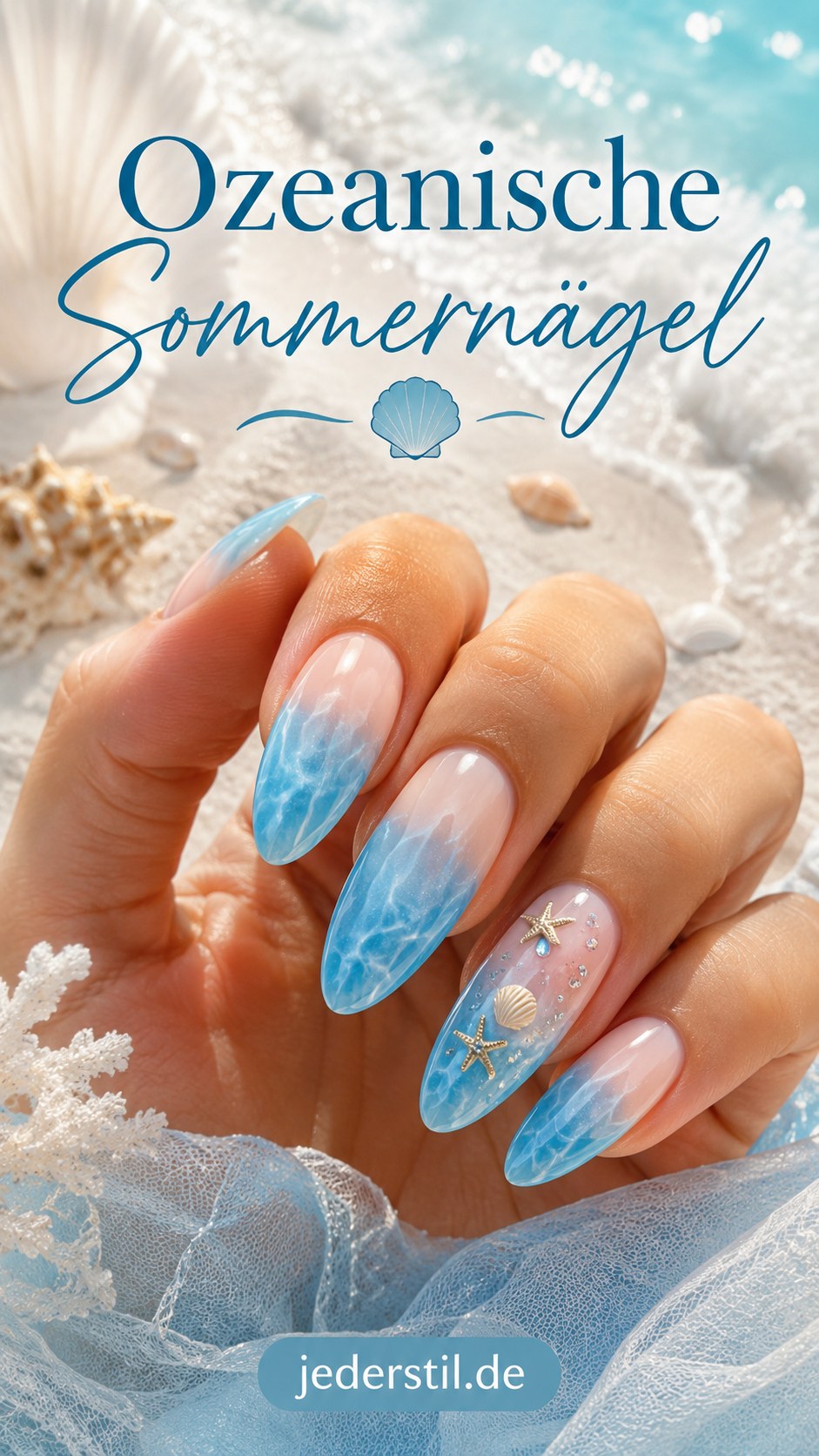 Ozeanische Sommer Nägel 2026 in Blau-Ombré mit Muschel- und Seesterndetails