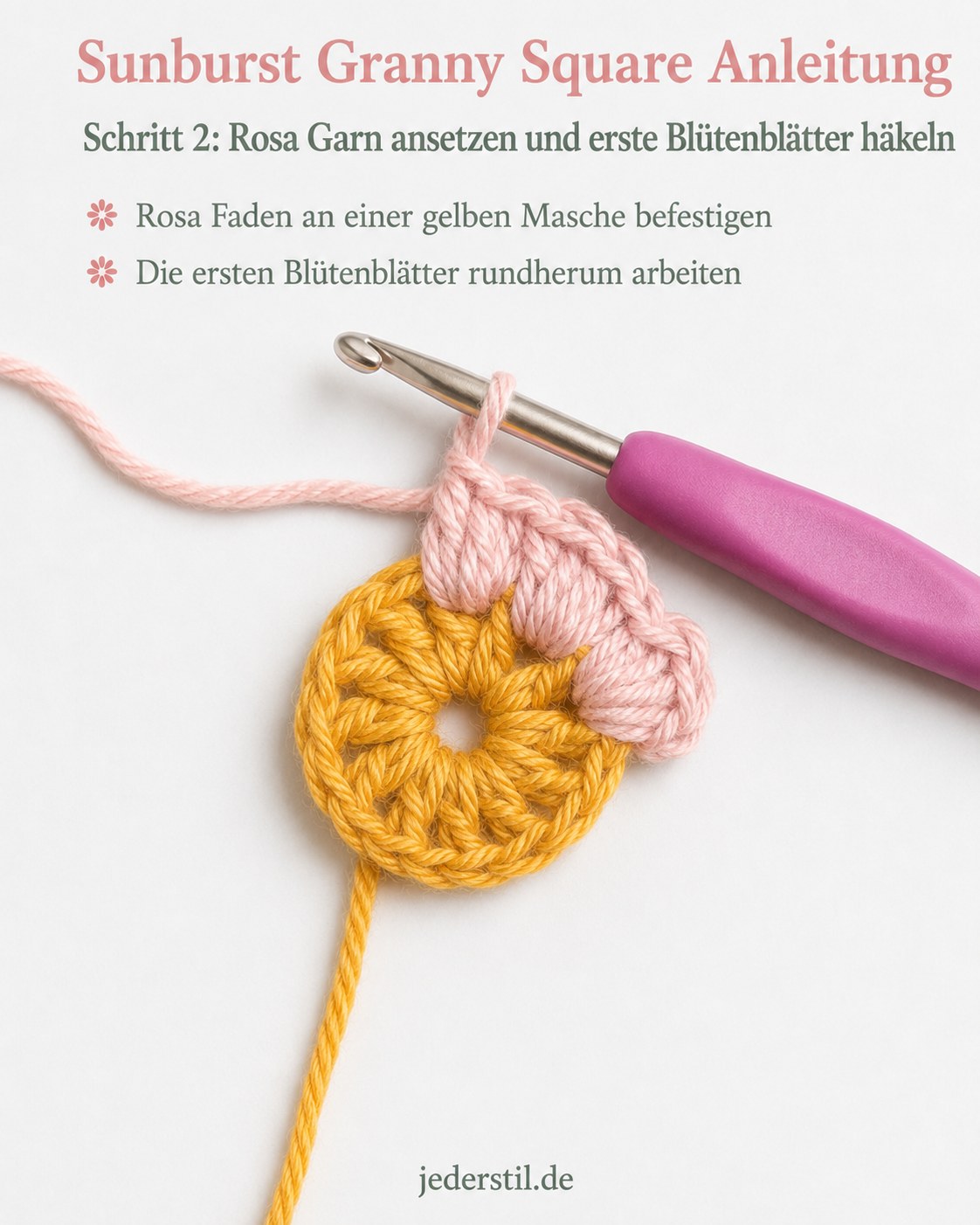 Rosa Blütenblätter werden bei der Sunburst Granny Square Anleitung um die gelbe Mitte gehäkelt