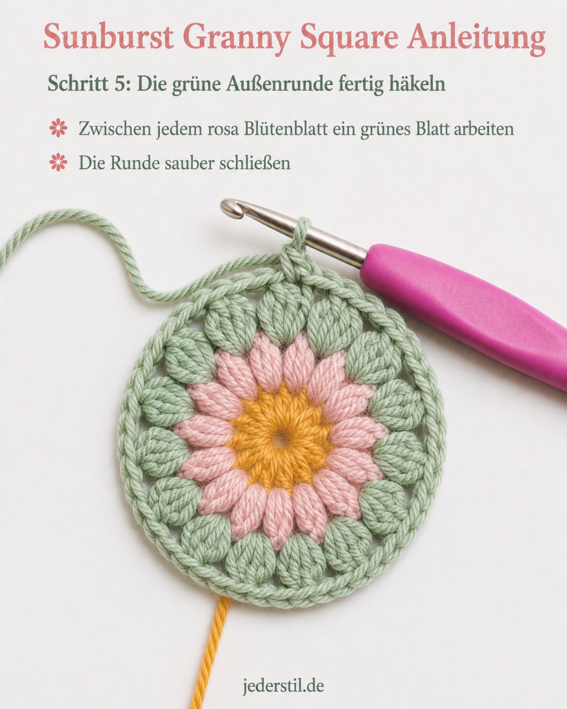 Grüne Außenrunde der Sunburst Granny Square Anleitung rundherum fertig gehäkelt
