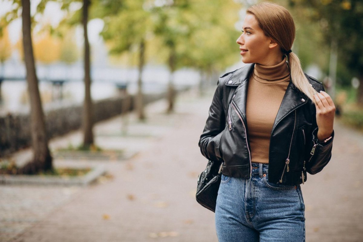 Damen Herbstoutfit mit Lederjacke