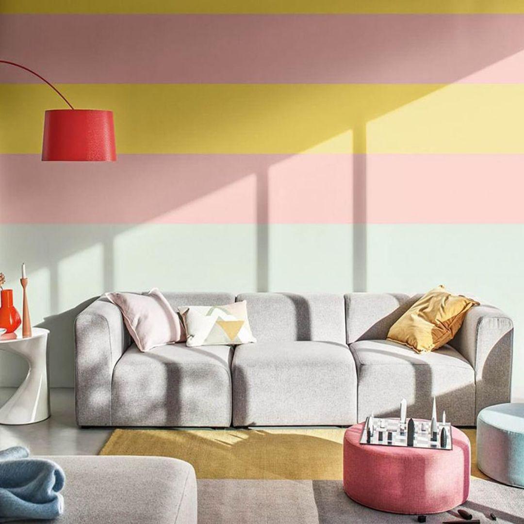 Gemalte Streifen auf moderner Wand