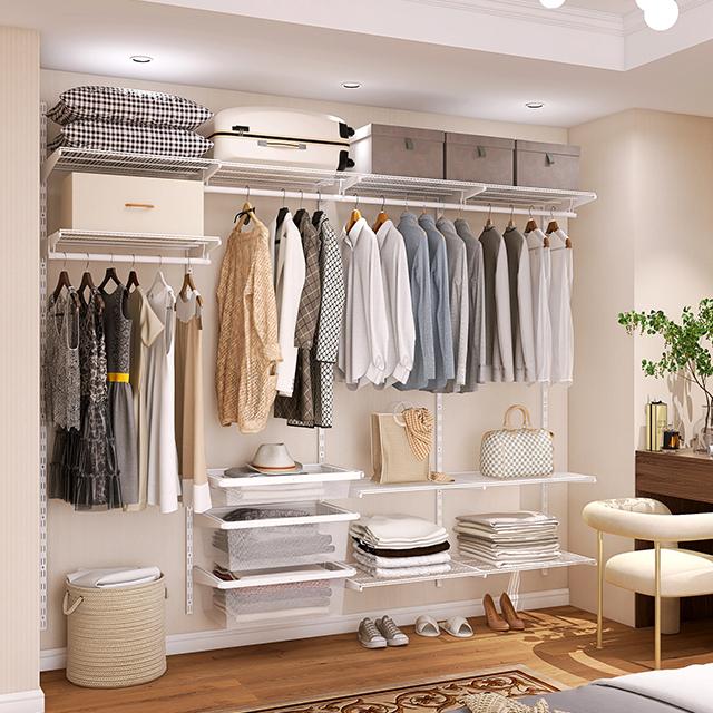 Flexible Garderobe mit Schienen