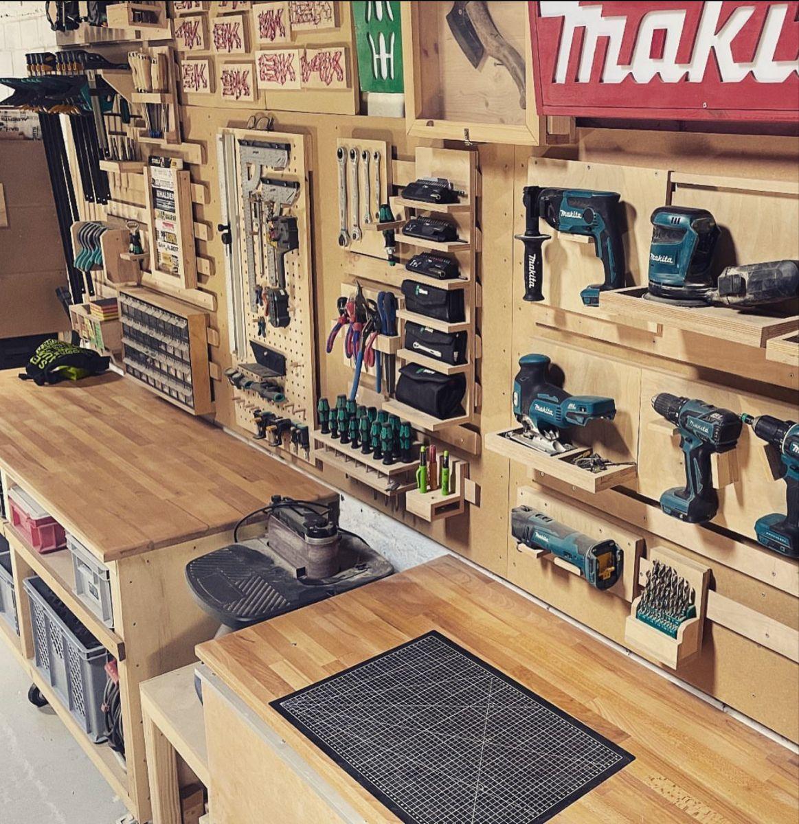Werkzeugwand in Holzwerkstatt Garage